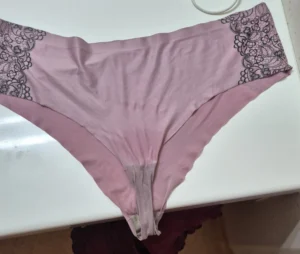 String caviardé pour le serviteur de mon vénéré fessier