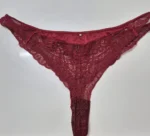 Très joli tanga rouge, bien souillé