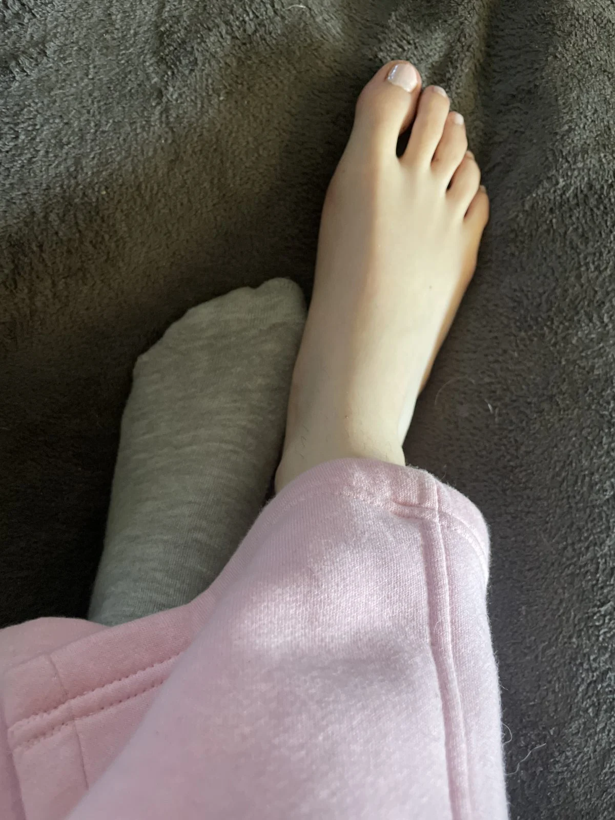 Chaussettes grises bien usée – Image 4